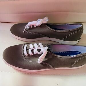 Keds Women's Champion Original Canvas Lace-Up in green olive